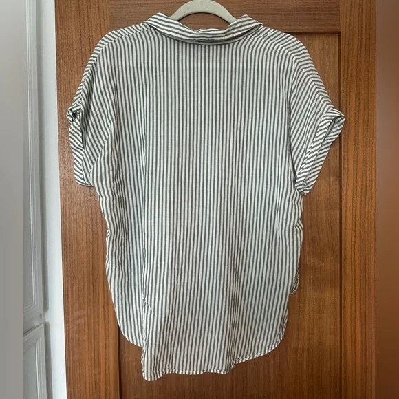 Lucky Brand Striped Button-Up Shirt Size Medium Relaxed Fit Short Sleeve - Picture 3 of 4